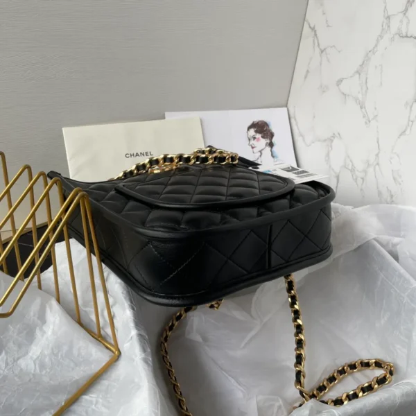 Chanel Black Calfskin Quilted CC Crossbody Hobo Handbag - Image 4
