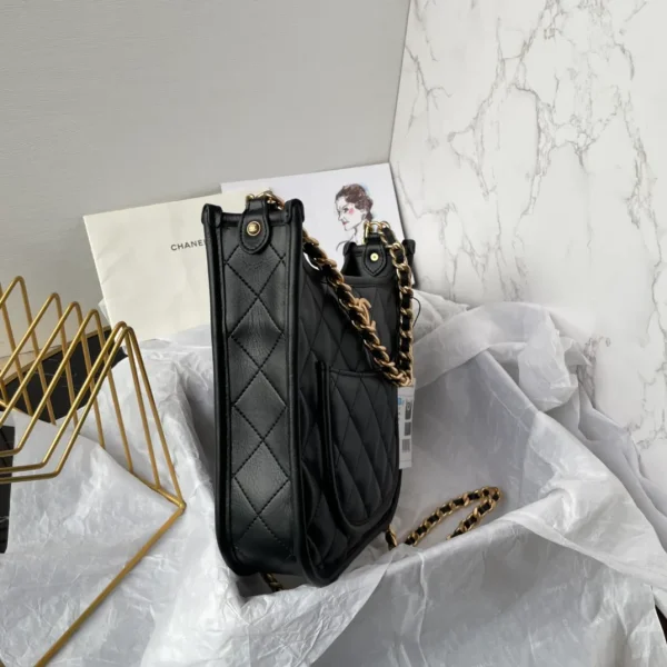 Chanel Black Calfskin Quilted CC Crossbody Hobo Handbag - Image 5