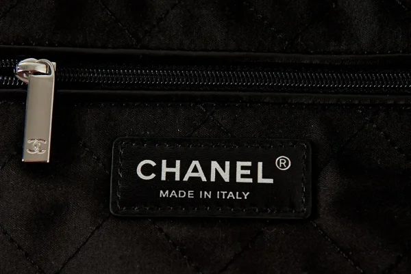 Chanel Black Shiny Calfskin Quilted Small Chanel - Image 10