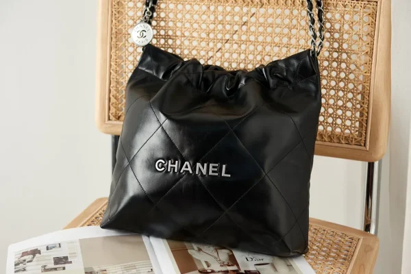 Chanel Black Shiny Calfskin Quilted Small Chanel - Image 4