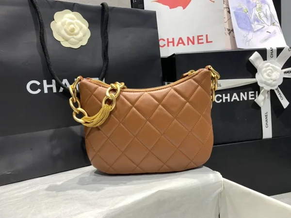 Chanel CC Chain Around Hobo Quilted Lambskin Neutral - Image 5