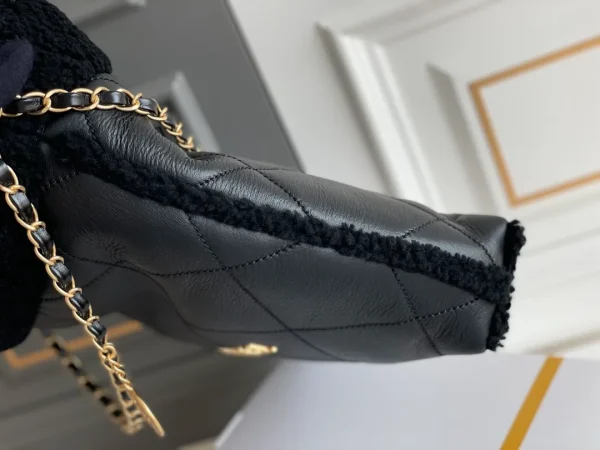 Chanel Chanel 22 Large Shearing Aged Lambskin Chain Shoulder Bag Black Gold Meta - Image 8