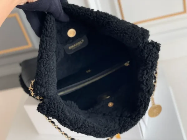 Chanel Chanel 22 Large Shearing Aged Lambskin Chain Shoulder Bag Black Gold Meta - Image 9