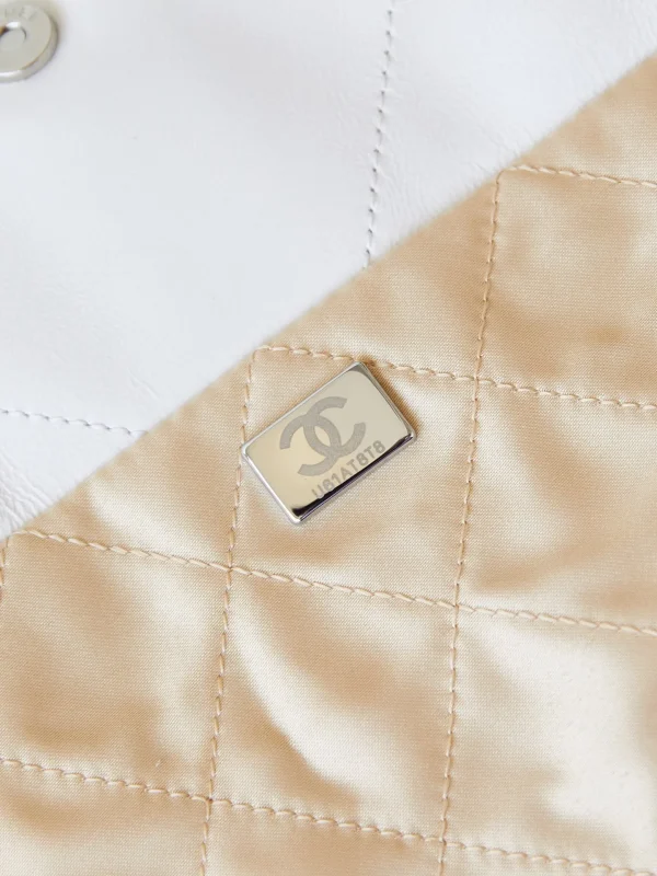 Chanel Chanel 22 Mini shiny calfskin Chain Shoulder Bag - Image 2