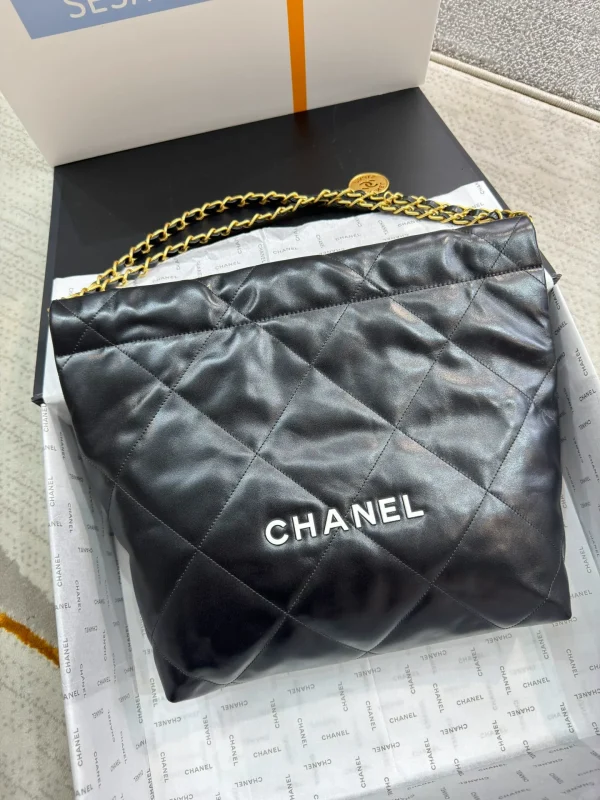 Chanel Chanel 22 Small shiny calfskin Chain Shoulder Bag