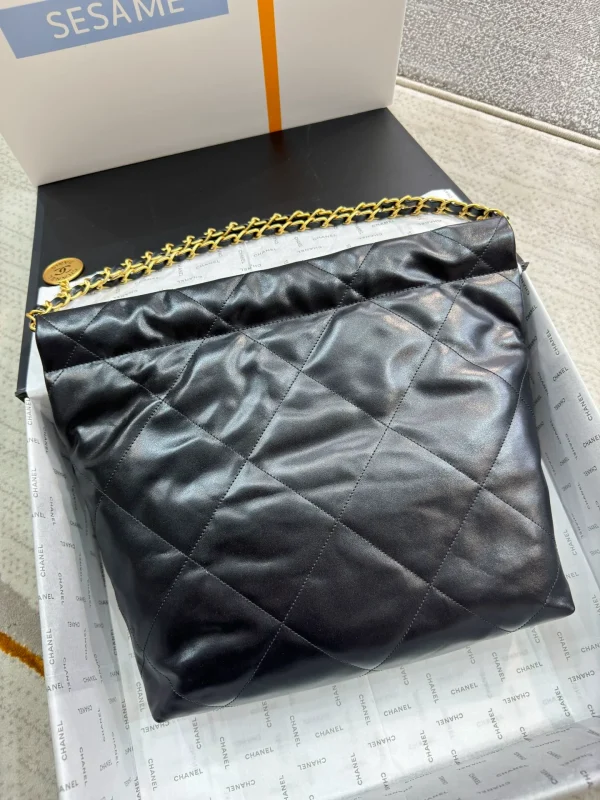 Chanel Chanel 22 Small shiny calfskin Chain Shoulder Bag - Image 8
