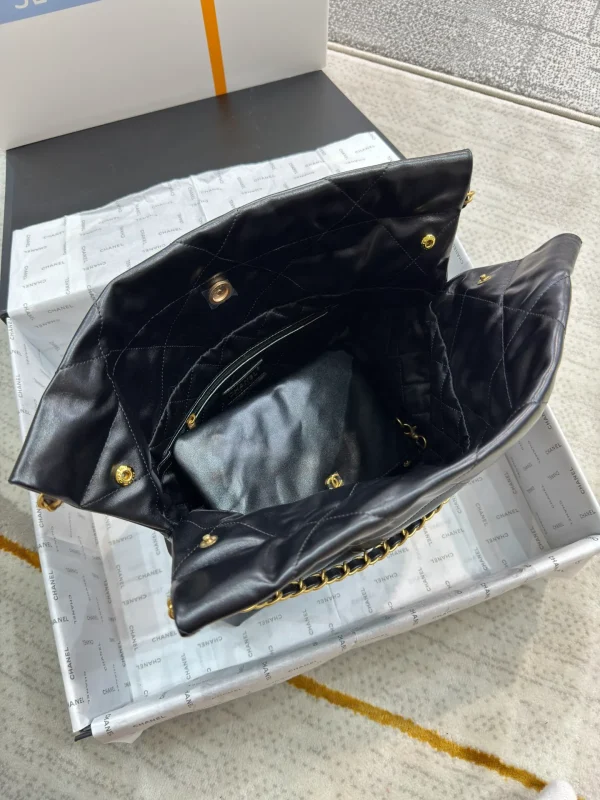 Chanel Chanel 22 Small shiny calfskin Chain Shoulder Bag - Image 9