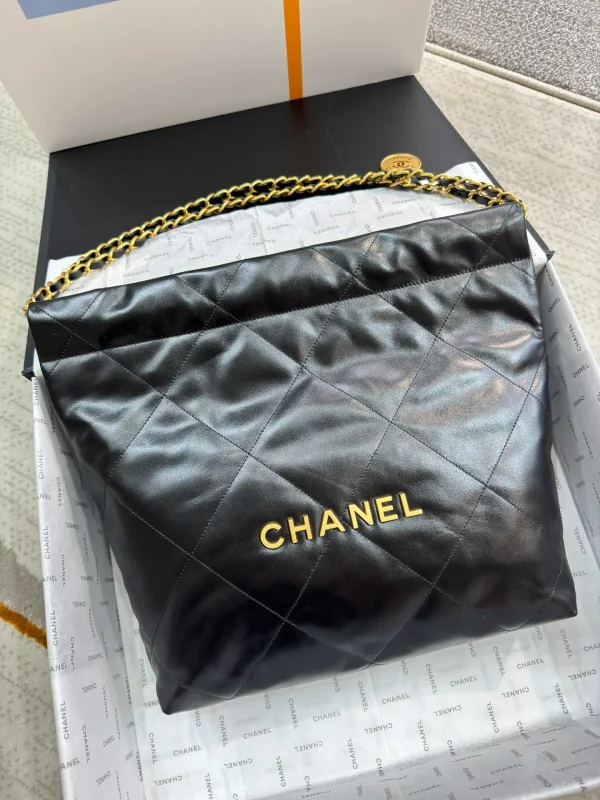Chanel Chanel 22 Small shiny calfskin Chain Shoulder Bag