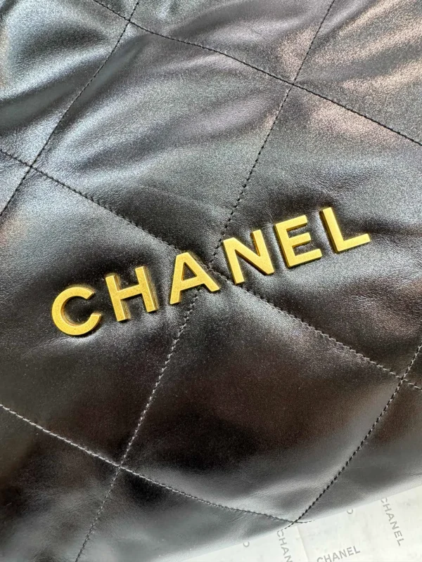 Chanel Chanel 22 Small shiny calfskin Chain Shoulder Bag - Image 5