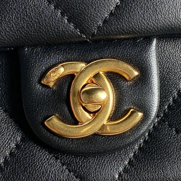 Chanel Elegant Chain Flap Bag - Image 5