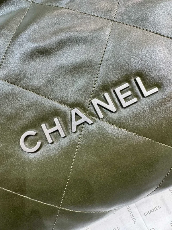 Chanel Fatigue Green Quilted Glossy Leather 22 Bag Chanel - Image 5