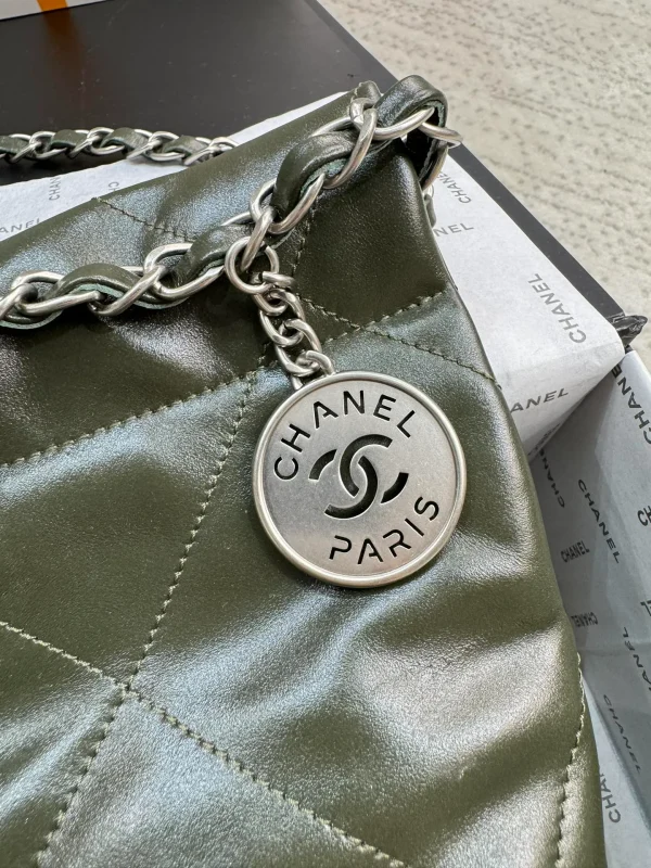 Chanel Fatigue Green Quilted Glossy Leather 22 Bag Chanel - Image 6