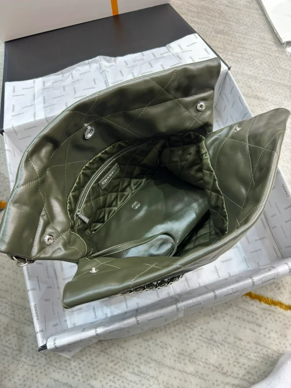 Chanel Fatigue Green Quilted Glossy Leather 22 Bag Chanel - Image 9