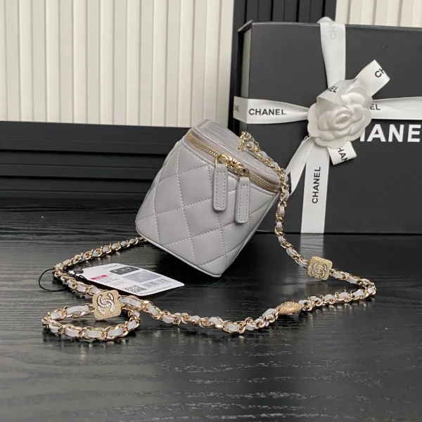 Chanel Grey Quilted Lambskin Pearl Crush Small Vanity - Image 7