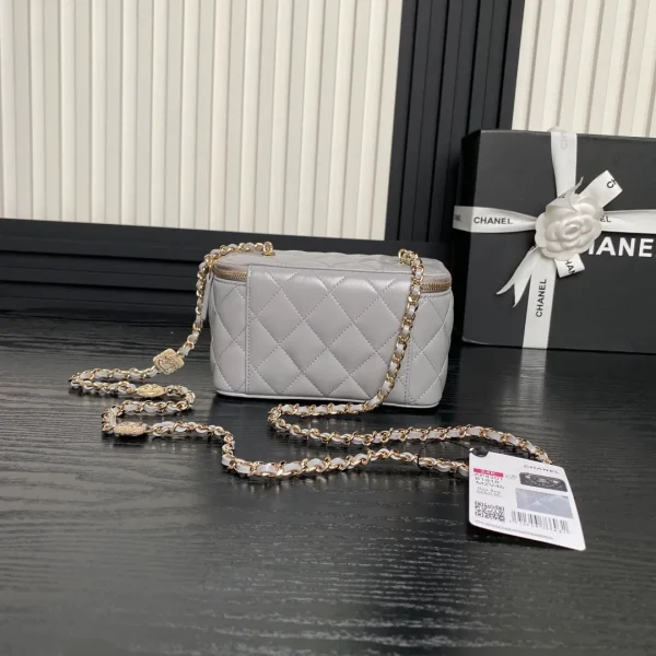 Chanel Grey Quilted Lambskin Pearl Crush Small Vanity - Image 9
