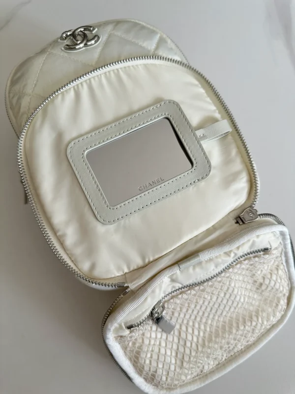 Chanel Leather CC Day - Image 8
