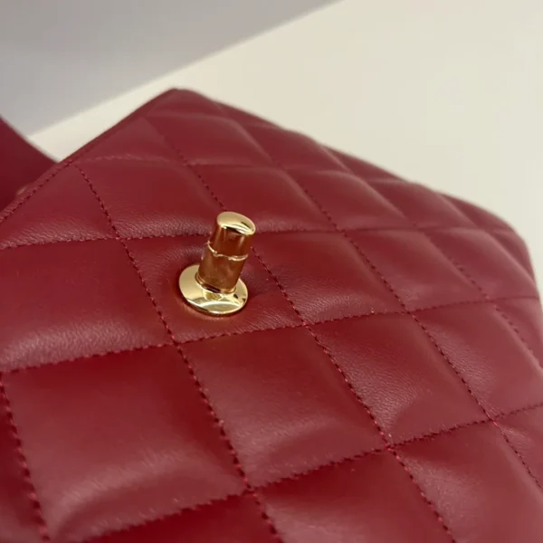 Chanel Matelasse Handbag in Bordeaux Lambskin Dark Red - Image 2