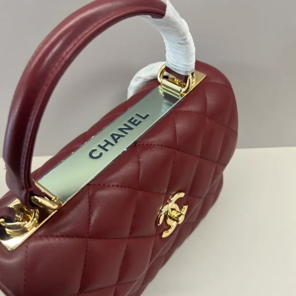Chanel Matelasse Handbag in Bordeaux Lambskin Dark Red - Image 5