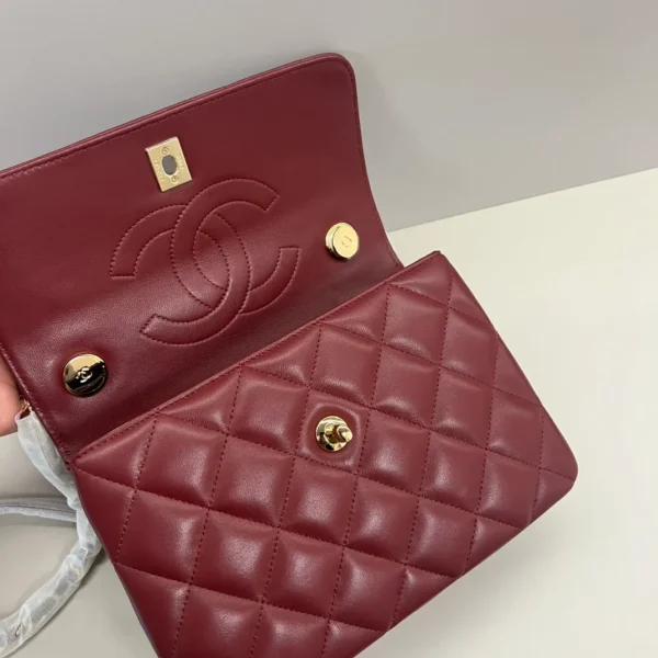Chanel Matelasse Handbag in Bordeaux Lambskin Dark Red - Image 8