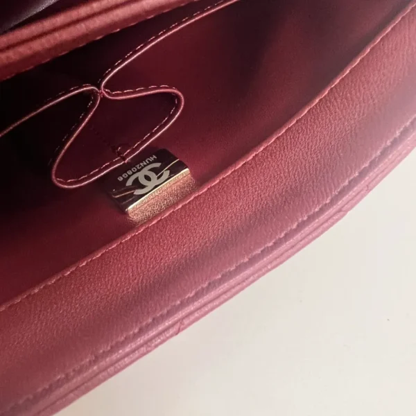 Chanel Matelasse Handbag in Bordeaux Lambskin Dark Red - Image 9
