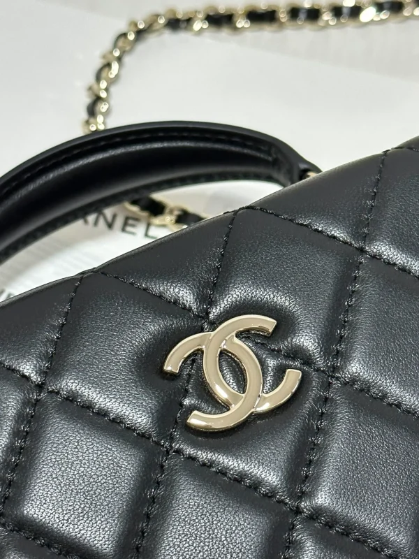 Chanel Matelasse Lambskin Chain Shoulder Bag Black - Image 4