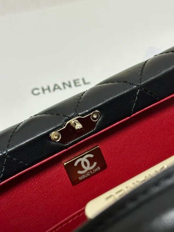 Chanel Matelasse Lambskin Chain Shoulder Bag Black - Image 8