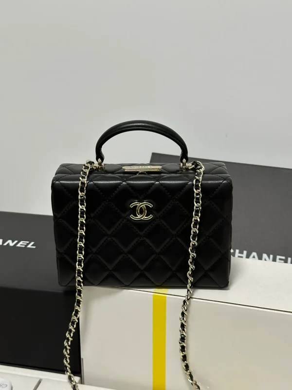 Chanel Matelasse Lambskin Chain Shoulder Bag Black
