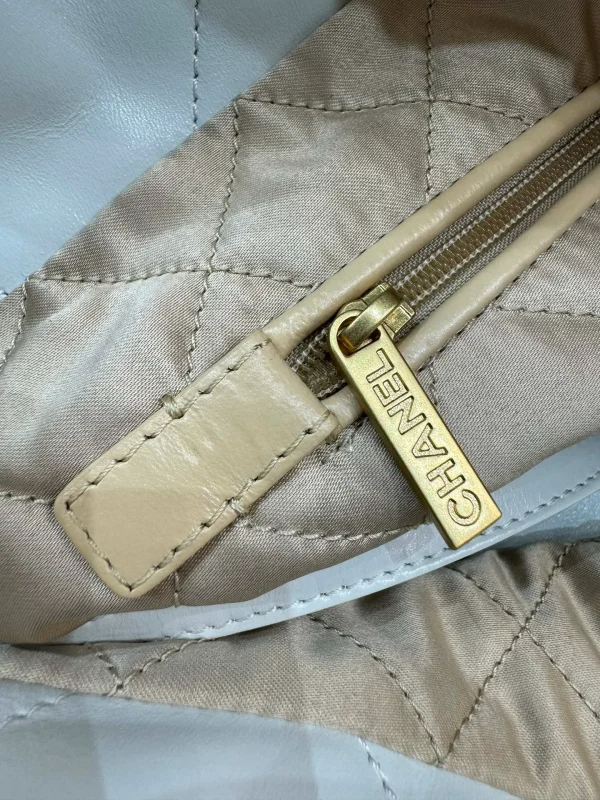 Chanel Metallic Ombre Quilted Shiny Leather Small 22 - Image 2