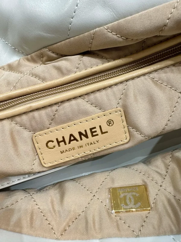 Chanel Metallic Ombre Quilted Shiny Leather Small 22 - Image 3