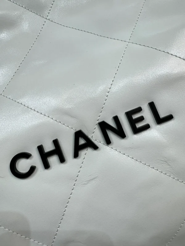 Chanel Metallic Ombre Quilted Shiny Leather Small 22 - Image 5