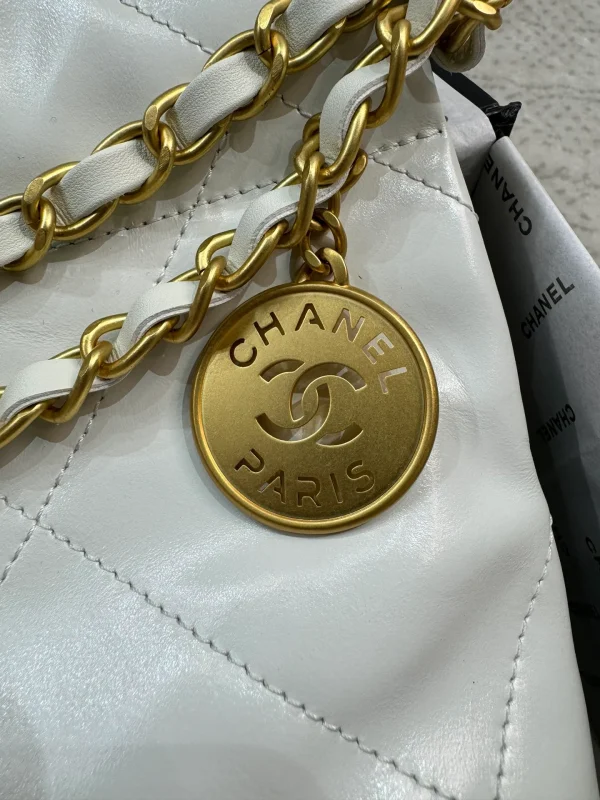 Chanel Metallic Ombre Quilted Shiny Leather Small 22 - Image 6