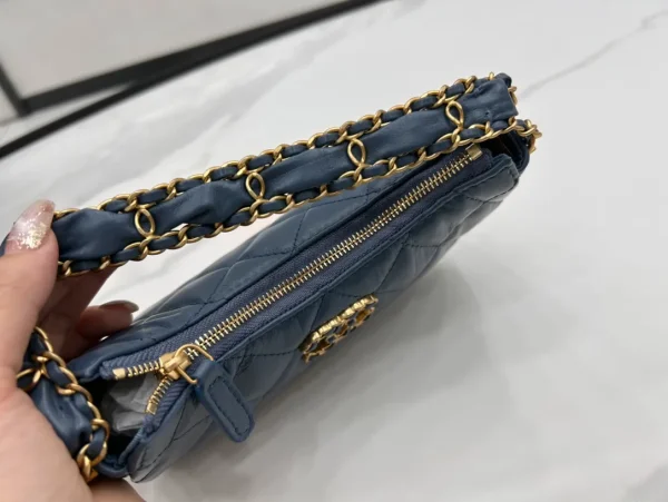 Chanel Navy Blue Quilted Lambskin Leather Crossbody Bag Chanel - Image 7