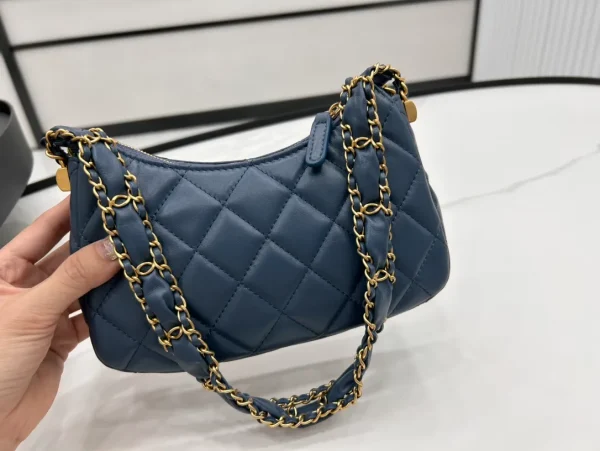 Chanel Navy Blue Quilted Lambskin Leather Crossbody Bag Chanel - Image 8