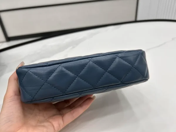 Chanel Navy Blue Quilted Lambskin Leather Crossbody Bag Chanel - Image 10