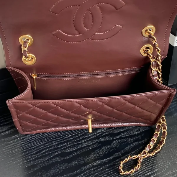 Chanel  Shoulder Bag - Image 10