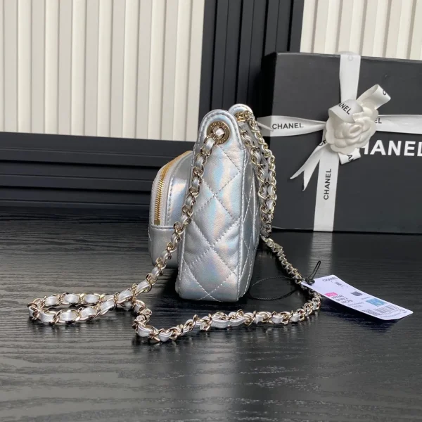 Chanel Silver Iridescent Quilted Patent Leather CC Chain Clutch Chanel - Image 3