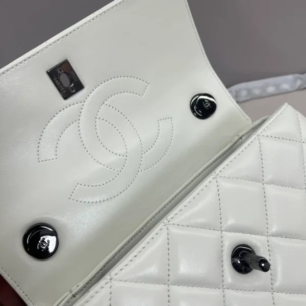 Chanel Trendy CC Medium - Image 9
