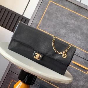 Clutch, Shiny lambskin & gold-tone metal, black