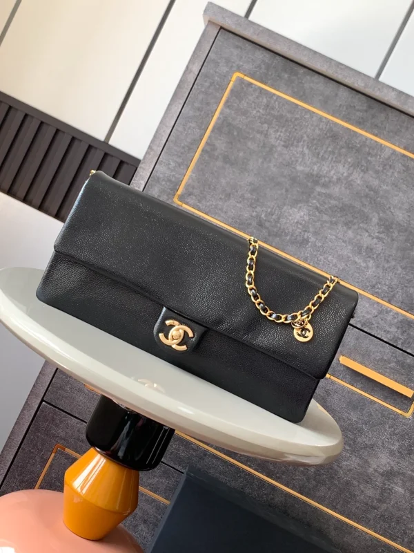 Clutch, Shiny lambskin & gold-tone metal, black