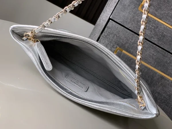 Clutch with Chain - Image 2