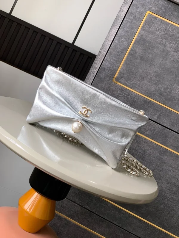 Clutch with Chain