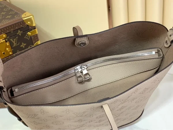 Fortok Louis Vuitton Flore Bag Grey - Image 4