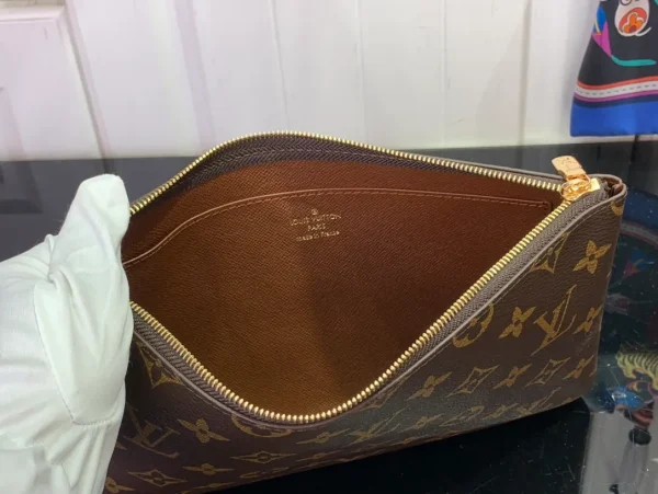 LOUIS VUITTON NEVERFULL Bag - Image 12