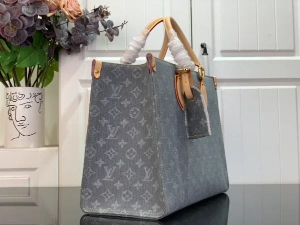 LOUIS VUITTON OnTheGo MM Bag - Image 3