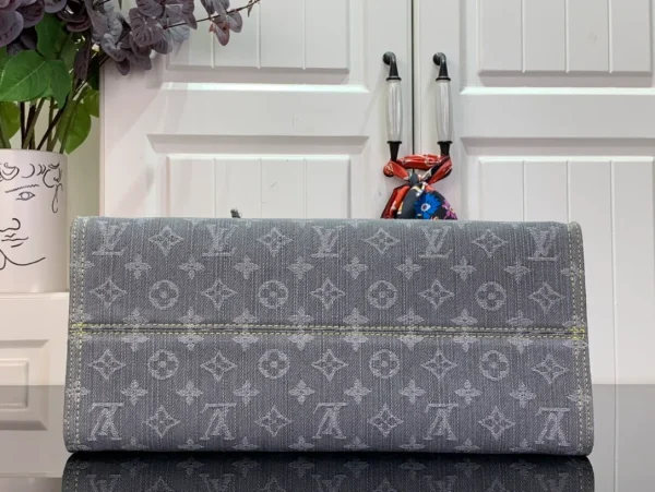 LOUIS VUITTON OnTheGo MM Bag - Image 5