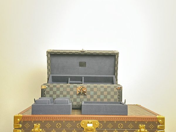 LV 8 Watch Case - Image 3