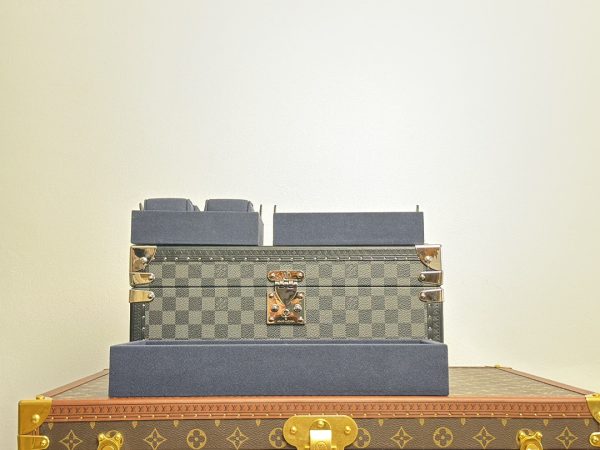 LV 8 Watch Case - Image 4