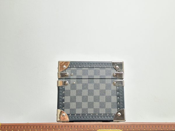 LV 8 Watch Case - Image 8