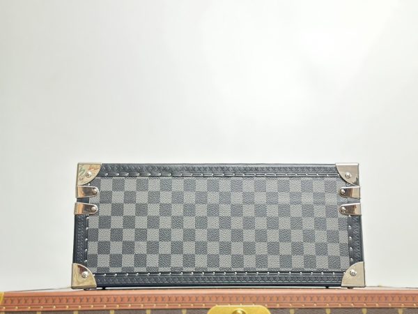 LV 8 Watch Case - Image 9