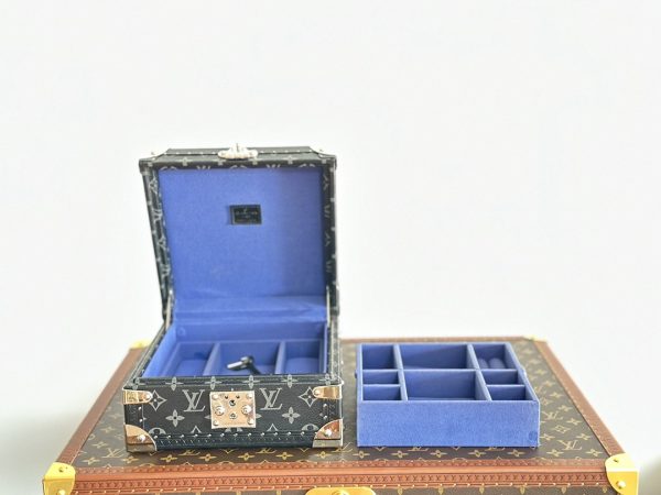 Louis Vuitton Eclipse Coogee 8-Grid Watch Trunk Box - Image 4